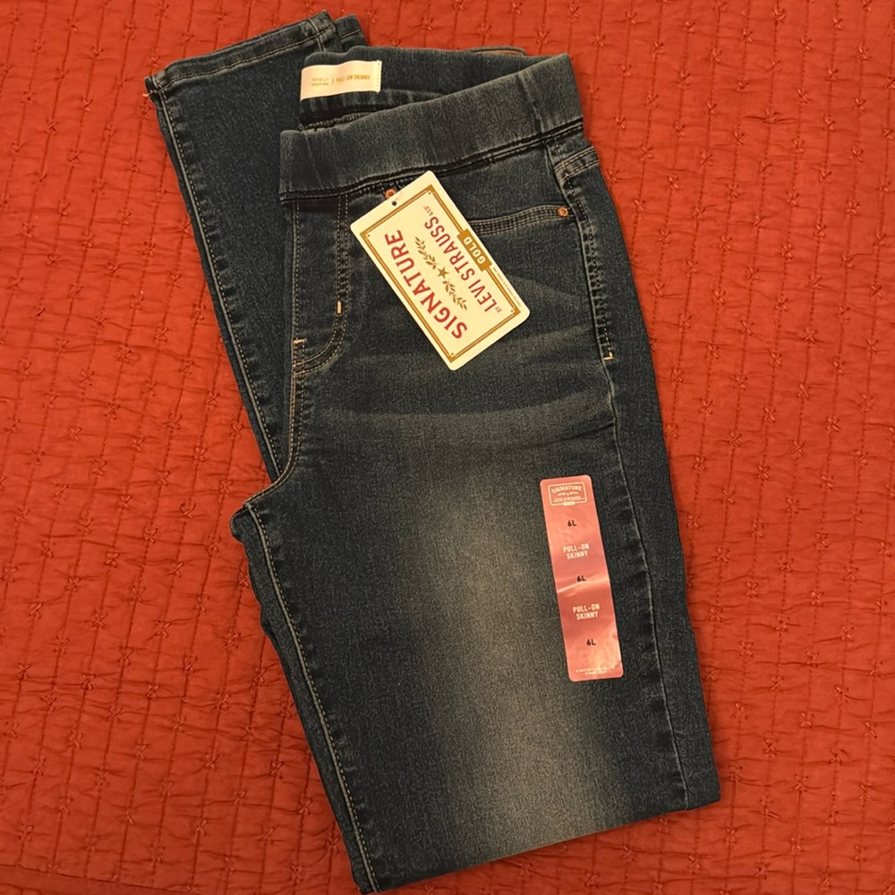 Levi’s Pull on Skinny Jeans